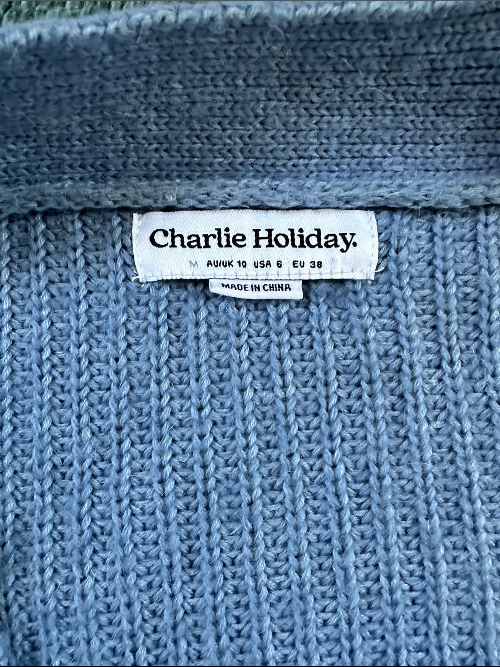 Charlie Holiday Dusty Blue Ribbed V-Neck Cropped Cardigan Size M - Picture 4 of 6